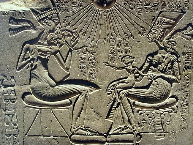 Echnaton und Nofretete mit ihren Tchtern unter den Strahlen des Aton