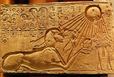 Pharao Echnaton als Sphinx unter den Strahlen des Sonnengottes Aton (Achet-Aton, Amarna)